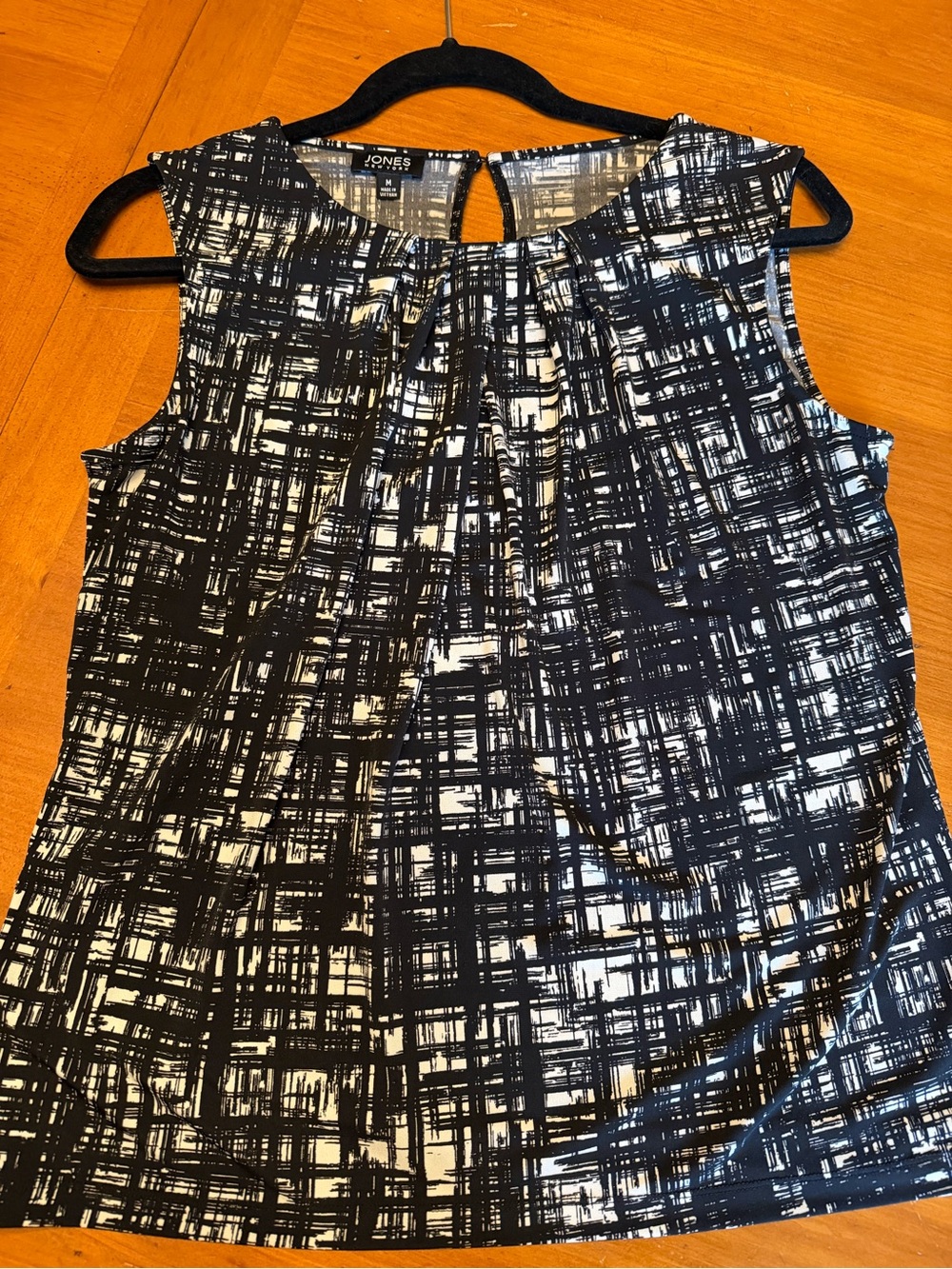 Jones New York Black and White Abstract Print Shell - Picture 6 of 9
